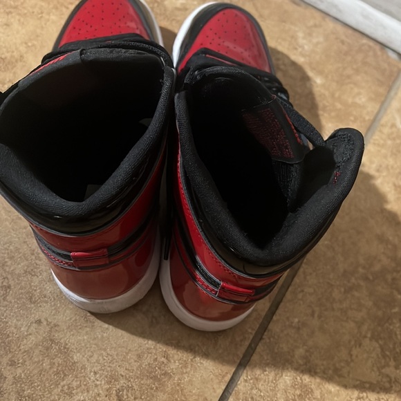 Jordan breds patent leather size 6 in boys great condition - Picture 3 of 4